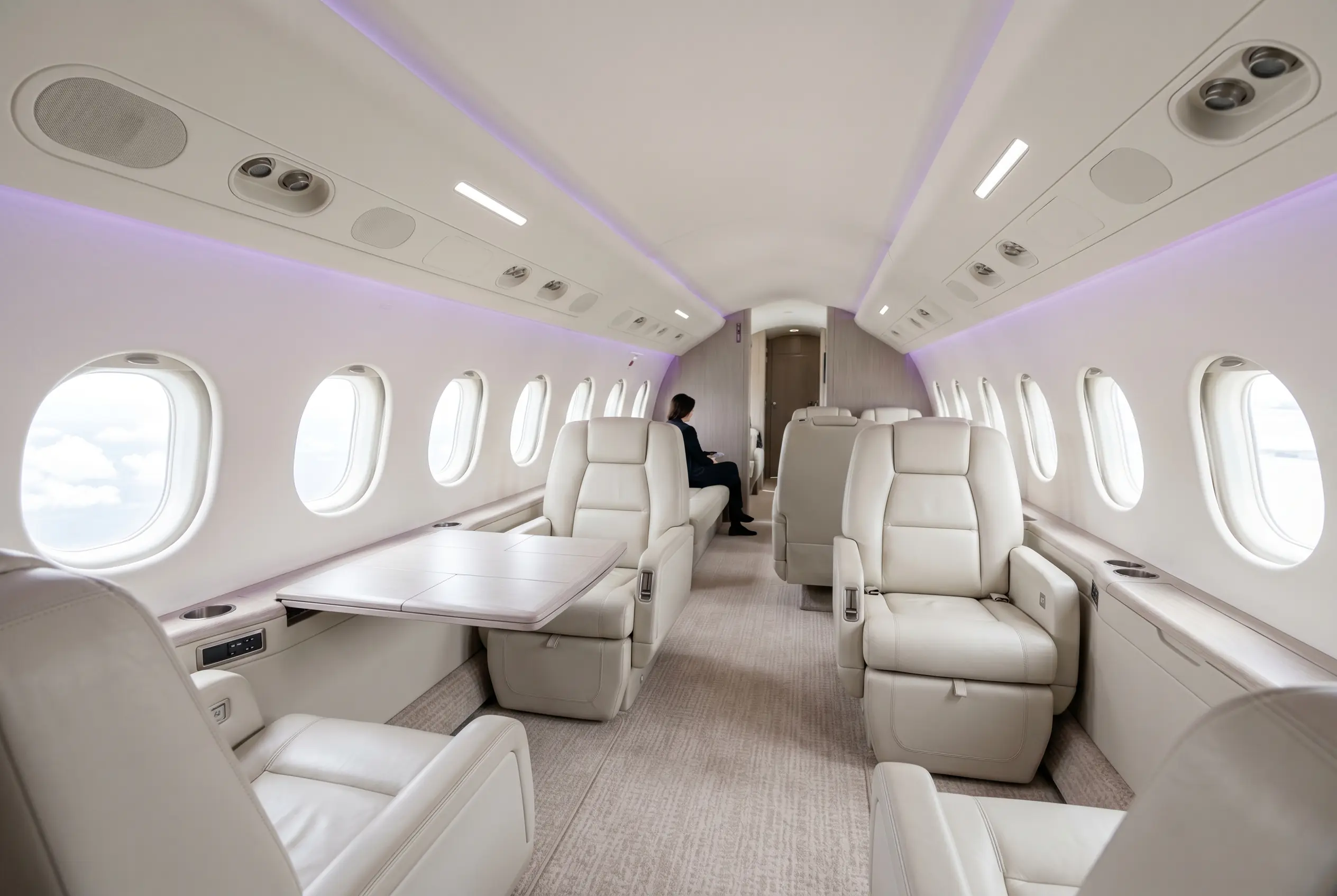 Dassault Falcon 900LX cabin for a Miami to New York charter